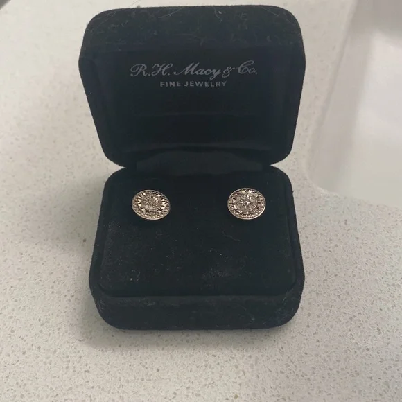 NWT! Macy’s Sterling Silver Post Earrings - Picture 5 of 6